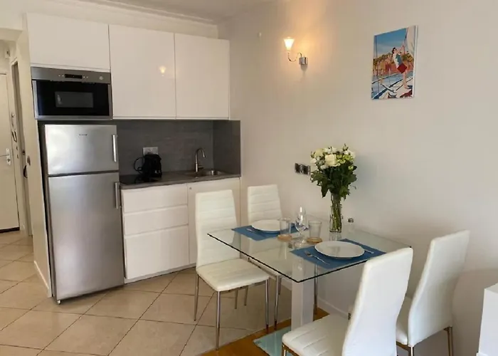 Sunny Studio With Balcony And Ac Near The Sea *