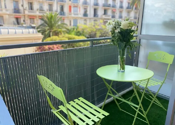 Sunny Studio With Balcony And Ac Near The Sea דירה *