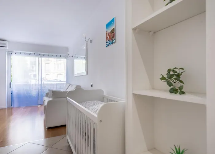 דירה Sunny Studio With Balcony And Ac Near The Sea ניס