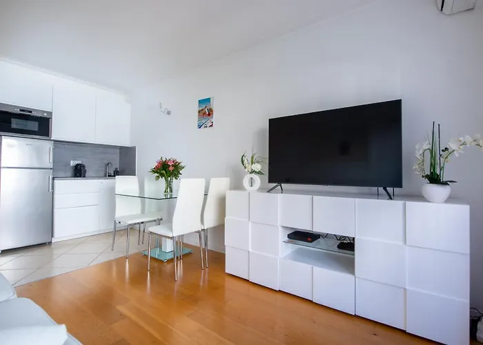 Sunny Studio With Balcony And Ac Near The Sea * ניס