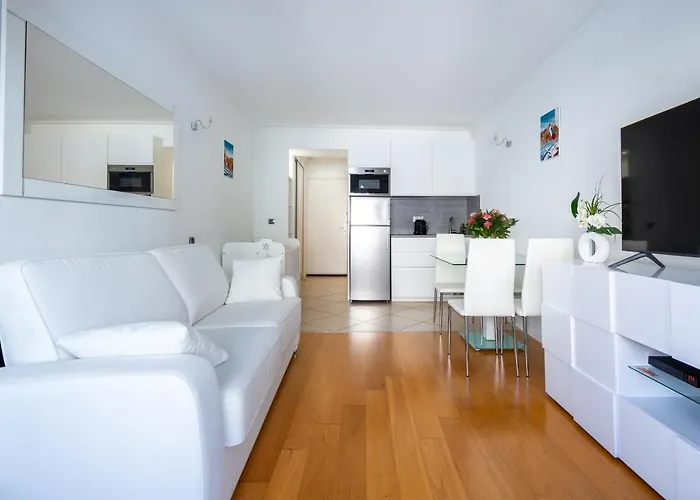 Sunny Studio With Balcony And Ac Near The Sea ניס