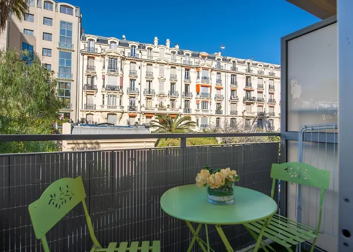 Sunny Studio With Balcony And Ac Near The Sea דירה