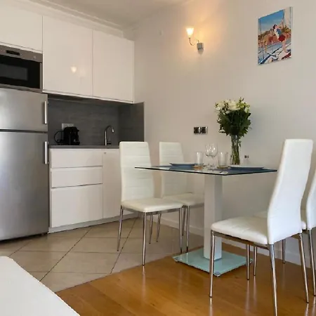 Sunny Studio With Balcony And Ac Near The Sea شقة *